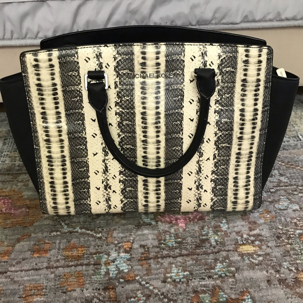 Michael Kors - Picture 2 of 4